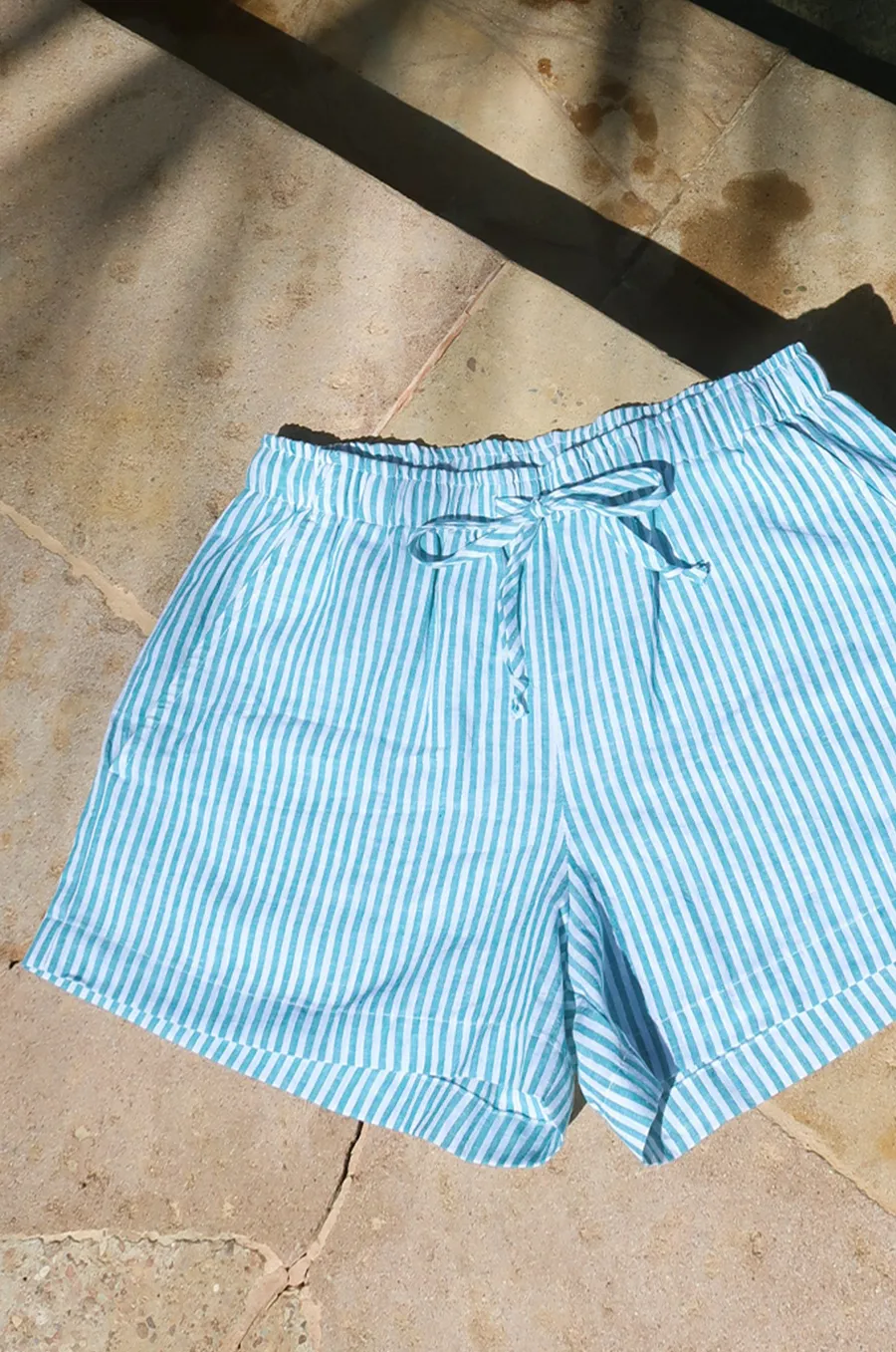 FLUTTER SHORT IN OCEAN STRIPE