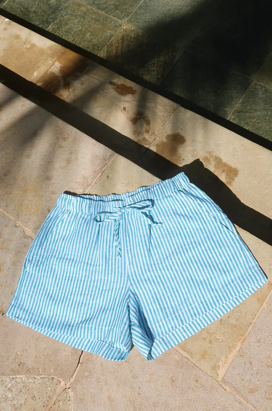 FLUTTER SHORT IN OCEAN STRIPE
